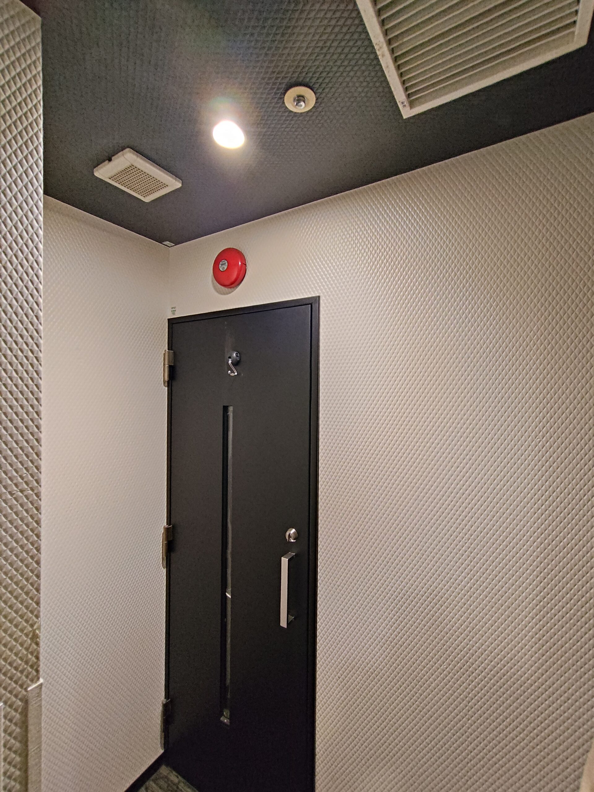 防音仕様のブースドア